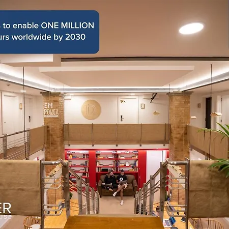 Draper Startup House For Entrepreneurs Hostel *